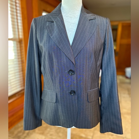Ann Taylor Pinstripe Blazer Single Breasted Size 4 - Picture 2 of 9